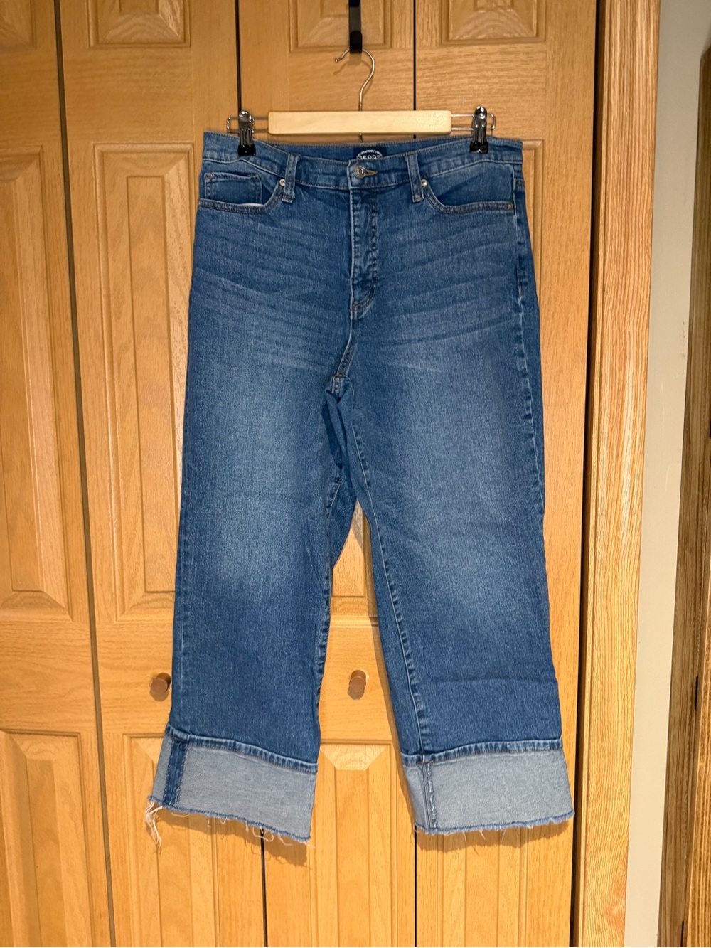 Women’s Scoop Brand Benton Cuffed ankle jeans